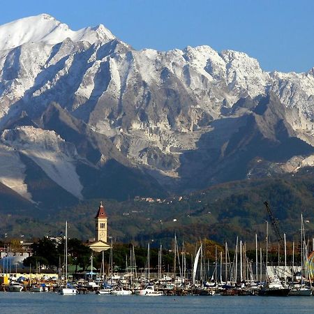 Between Pisa&5 Terre Marina Di Carrara Exterior foto